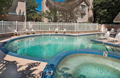 Lake Forest House | Spacious extended-stay hotel near Portland - Lake Oswego