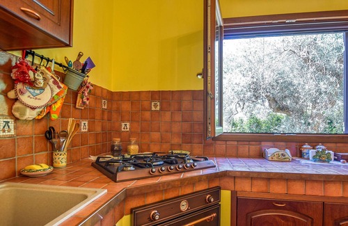 Licodia Eubea House | Spacious, family-friendly cottage with jacuzzi and an olive grove on the huge natural plot.