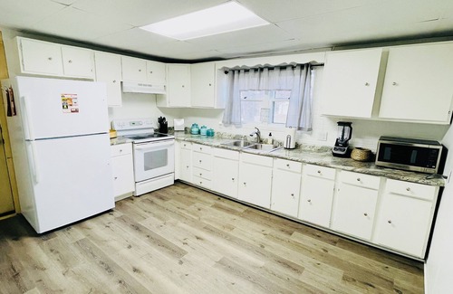 Creston House | Spacious Family Abode in the historic Creston