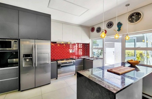 Three Anchor Bay Apartment | Spacious family Apartment Near Beach with Inverter