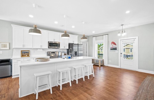 Morgantown House | Spacious Family Beach Retreat w/9 Passenger Golf Cart