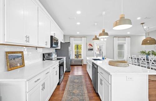 Morgantown House | Spacious Family Beach Retreat w/9 Passenger Golf Cart