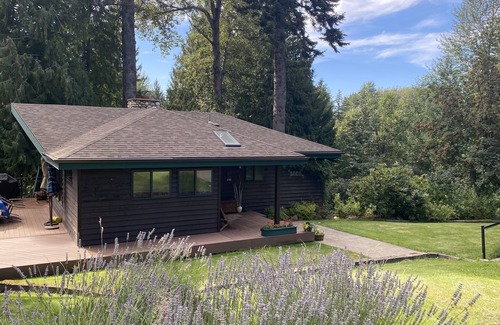 Parkdale Cabin | Spacious Family Cabin on tree lined property w/Mount Hood & Mount Adams views!