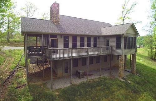 Laurelville House | Spacious Family Friendly Lodge/Home located in the beautiful Hocking Hills.