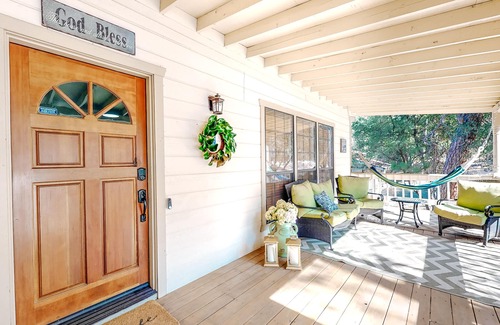 Groveland House | Spacious, family-friendly home w/a gourmet kitchen, multiple decks, & free WiFi