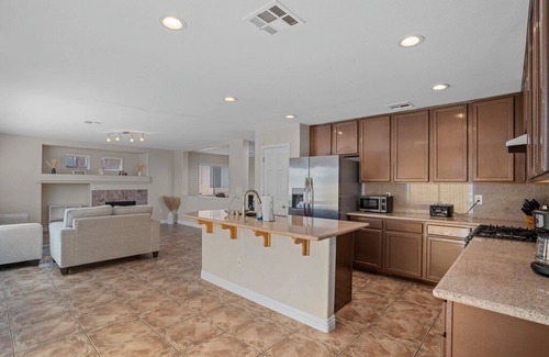 Spring Valley House | Spacious Family & Group Retreat Near the Strip!