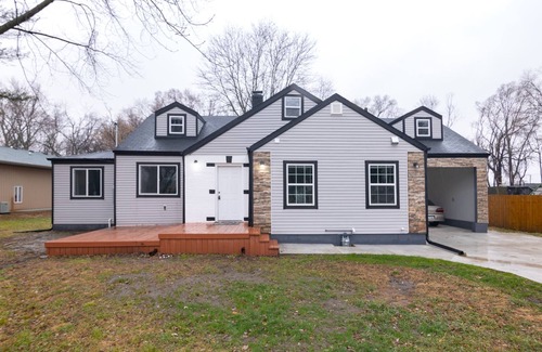Des Moines House | Spacious Family Haven, Renovated & Ideal