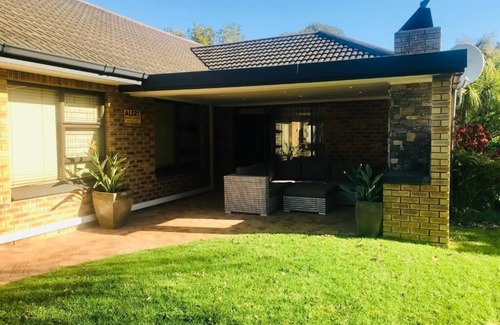 Stellenbosch Villa | Spacious family house with outside entertainment area & garden, child friendly.