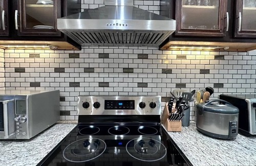 Barker House | Spacious Family Home in Houston Texas. Great neighborhood for work and fun