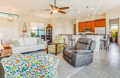 Alden Pines House | Spacious family home located on golf course w/ screened-in pool!