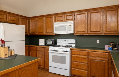 Denton House | Spacious Family Home with Yard in Walkable Area