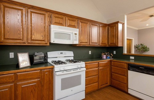 Denton House | Spacious Family Home with Yard in Walkable Area