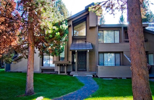Tennis Village Condo | Spacious Family Retreat with A/C Comfort & Fireplace