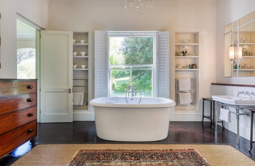 Alphen Other | Spacious, farm-styled 5 bedroom Constantia home.Wine tasting&purchases available