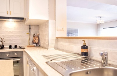 Karsiyaka Apartment | Spacious Flat with Sea View in İzmir Karsiyaka