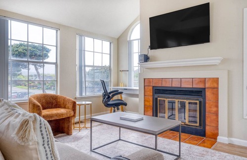 Foster City Apartment | Spacious Foster City 1BR w/ Gym, 2 Pools & W/D, near VISA, by Blueground