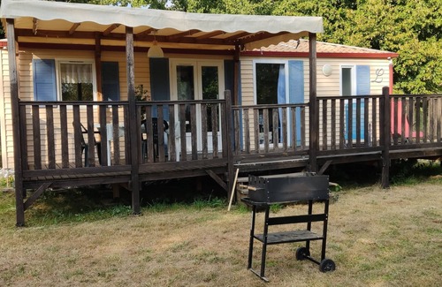 Le Chesne House | Spacious mobile home with terrace and lake view, ideal for families.