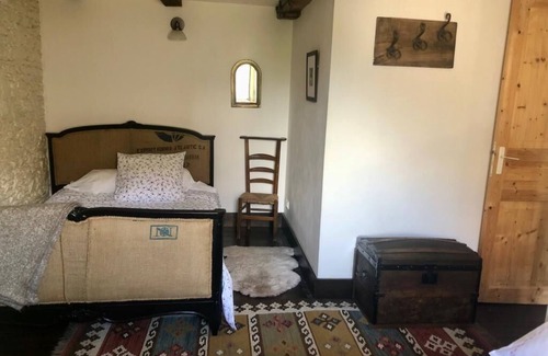La Gree-Saint-Laurent House | Spacious House, Cosy Accommodation. Log stove. Countryside forest river walks.
