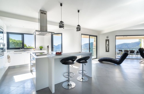 Les Adrets-de-l'Esterel Villa | Spacious villa, oustanding views on sea and mountains, garden is 1600m2, 5*