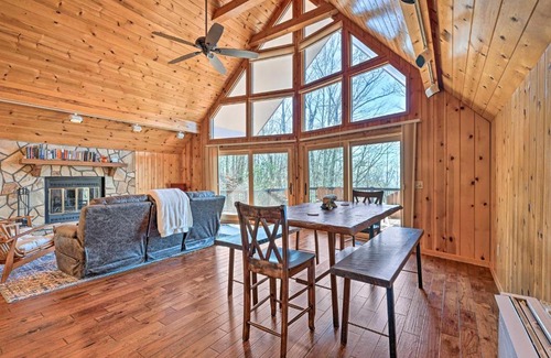 Franklin House | Spacious Franklin Cabin with Mountain Views!