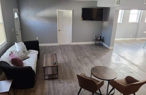 Carbondale Apartment | Spacious Free Wi-Fi Quiet TVsn