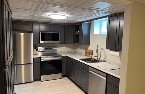 Payne - Phalen House | Spacious Fully Renovated 4-Bedroom Home With 2 Kitchens Near Lake Phalen