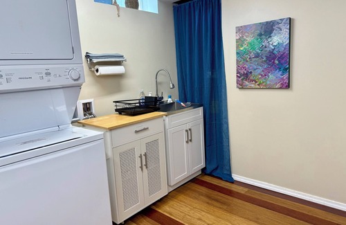 Montavilla House | Spacious Getaway Near Mt Tabor Park—Sleeps 4, Kitchen, AC, WD, Workspace, Patio