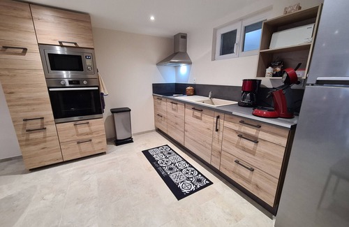 Lye Cottage | "Spacious Gîte near Beauval Zoo - Family-Friendly with Private Courtyard and BBQ"