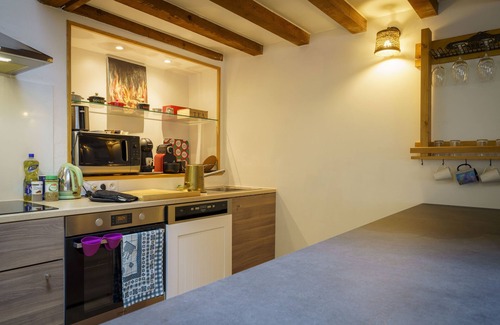Barberaz Cottage | Spacious gîte with heated swimming pool and children's play area