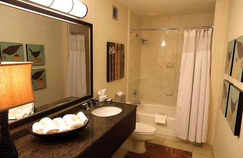 Eagan Park Hotel | Spacious Good-Value Accommodation! Pool, Near Delta Flight Museum