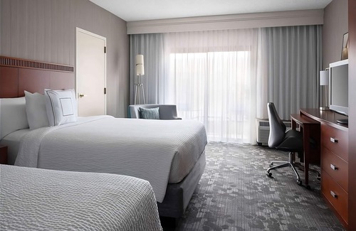 Camelback East Hotel | Spacious Good-Value Accommodation! Close to Historic Heritage Square, w/Pool!