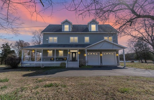 Point Lookout House | Spacious Gorgeous Waterfront Home With Sunset View