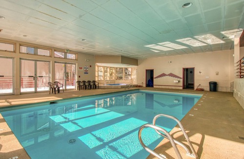 Mountain House Condo | Spacious, ground-level condo with ski views, pool, & hot tub