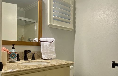 Santa Rosa House | Spacious group getaway with fenced yard, firepit, deck & outdoor dining area