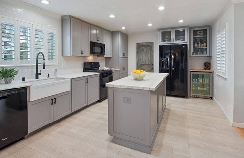 Santa Rosa House | Spacious group getaway with fenced yard, firepit, deck & outdoor dining area