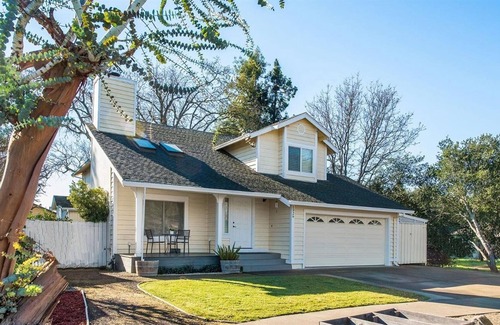 Santa Rosa House | Spacious group getaway with fenced yard, firepit, deck & outdoor dining area