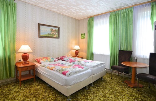 Zorge House | Spacious group house in the Harz region with a fenced garden