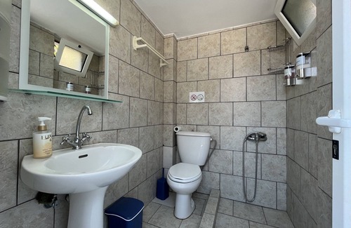 Archanes-Asterousia Cabin | Spacious guest house, steps away from the Mediterranean sea