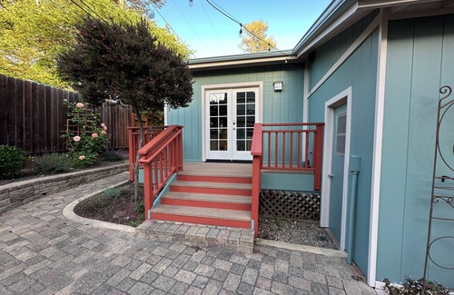 Marine Terrace Cottage | Spacious guest house, fireplace, king bed