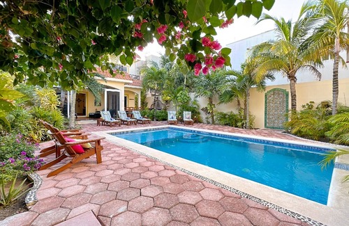 Puerto Morelos House | Spacious Hacienda style home with charming garden, screened porch and pool