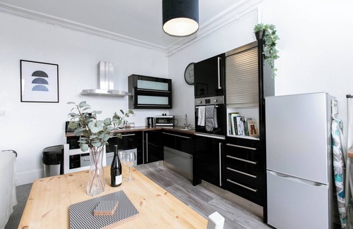 Exeter Apartment | Spacious Hidden Apt Walk To City Ctr Free Parking
