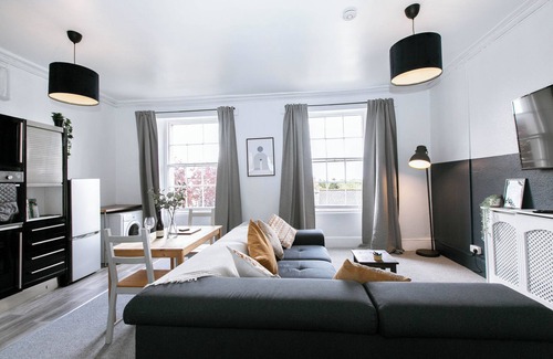 Exeter Apartment | Spacious Hidden Apt Walk To City Ctr Free Parking