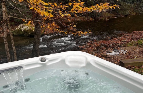 Butler House | Spacious Hideaway w/hot tub and creek- 1 mile from beautiful Watauga Lake