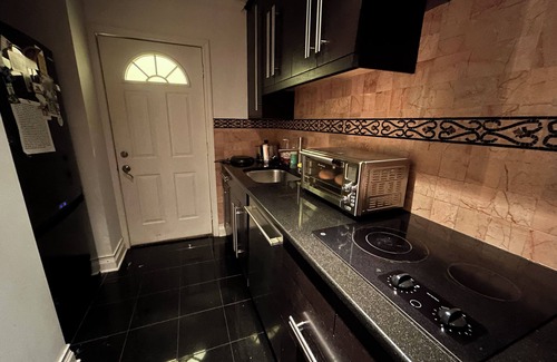 Ravenswood Apartment | Spacious, hip 2-bedroom apartment nestled in scenic Ravenswood Manor/Lincoln Sq.