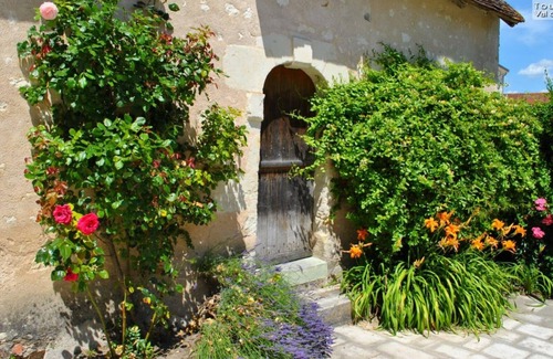 Bossay-sur-Claise Cottage | Spacious Historic Presbytery, Sleeps 15, Garden, WiFi, Near Châteaux & La Roche-Posay