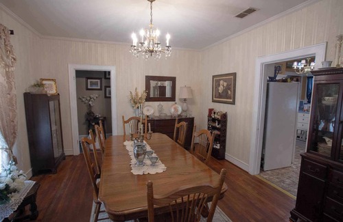 Springhill House | Spacious Historic 1940's Restored Home