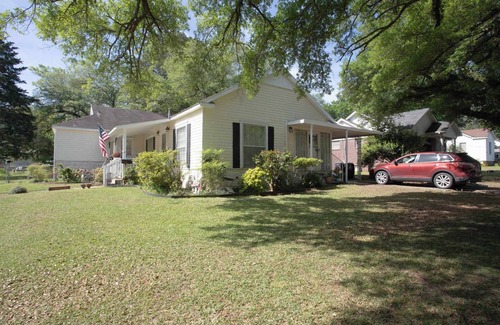 Springhill House | Spacious Historic 1940's Restored Home