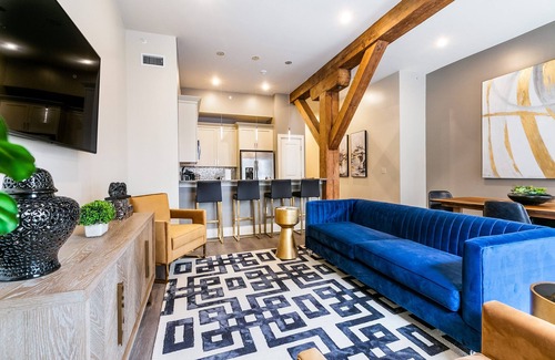 Arts/Warehouse District Apartment | SPACIOUS, HISTORIC CHARMER🧡 DOWNTOWN 4 BEDROOM WITH 2 BALCONIES WRAPPED IN WROUGHT IRON
