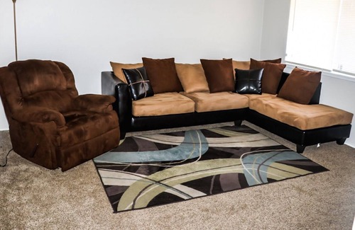 Florissant House | Spacious hm