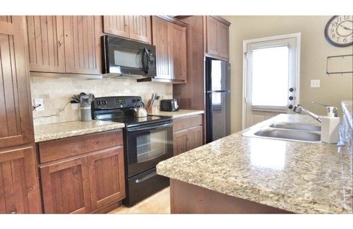 Wellborn House | Spacious Home - 4 bd/4 bth - Mins from Kyle Field